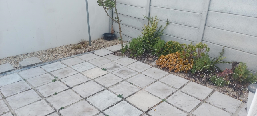 To Let 2 Bedroom Property for Rent in The Connifers Western Cape